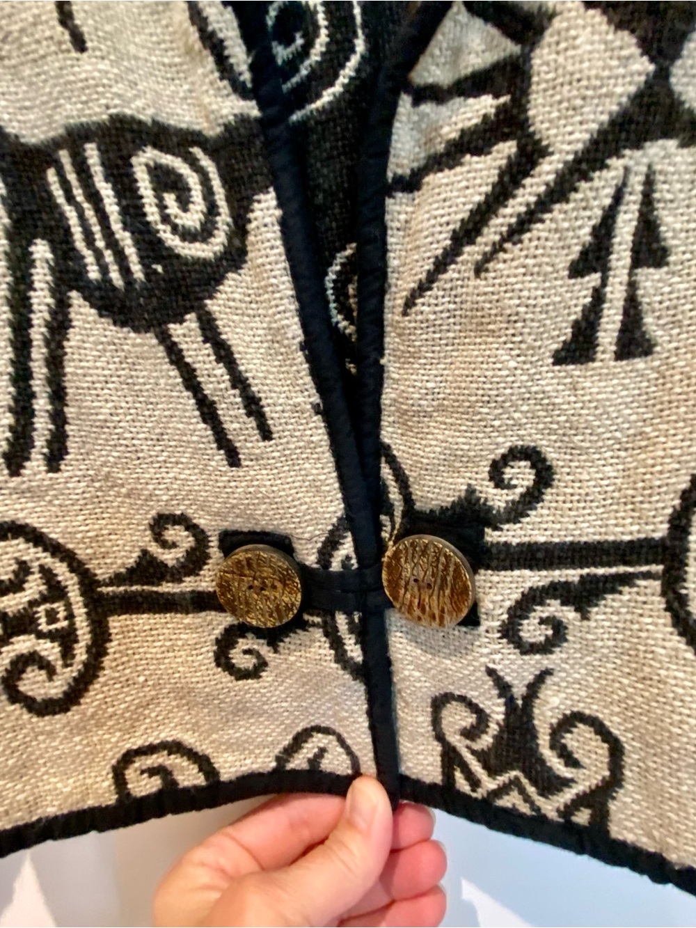 Flashback Vintage Style Beige/Black Tribal Tapestry Pattern Women's Cardigan - Picture 2 of 12